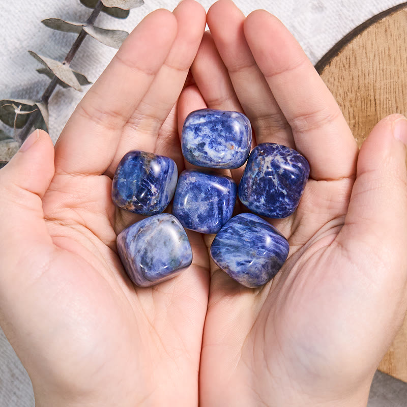 Pierre précieuse naturelle roulée en sodalite bleue Olivenorma