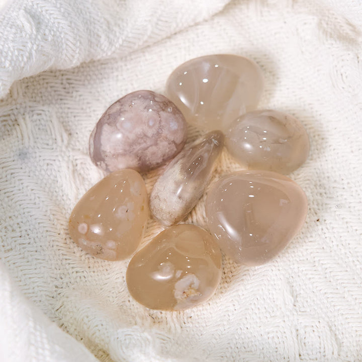 Pierre roulée en agate de cerisier irrégulière naturelle Olivenorma