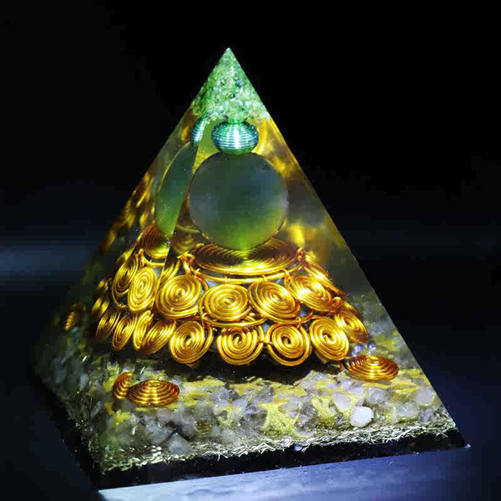 Pyramide d'orgone en pierre œil de chat verte Olivenorma 14 cm