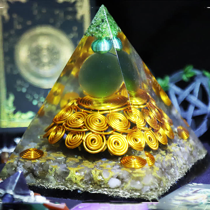 Pyramide d'orgone en pierre œil de chat verte Olivenorma 14 cm