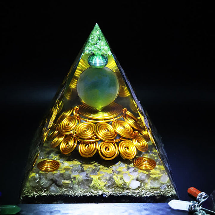 Pyramide d'orgone en pierre œil de chat verte Olivenorma 14 cm