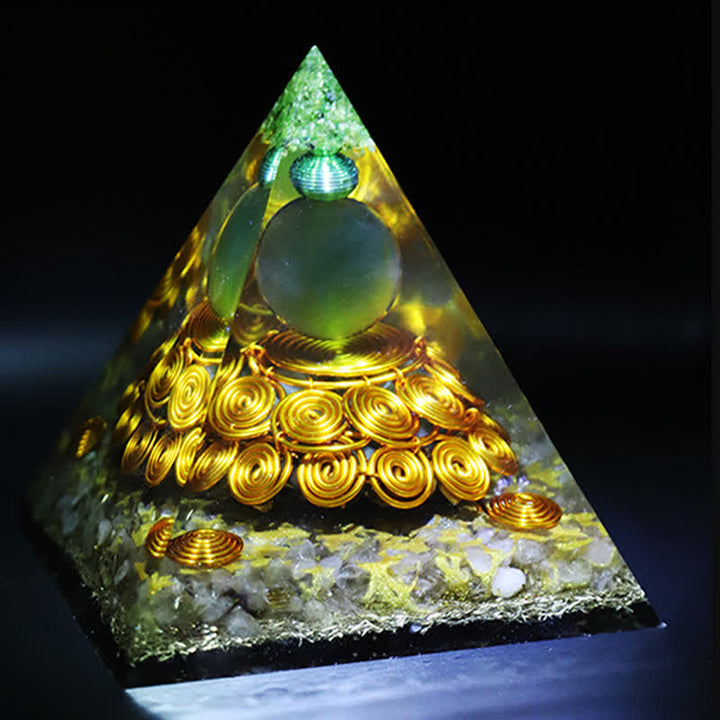 Pyramide d'orgone en pierre œil de chat verte Olivenorma 14 cm