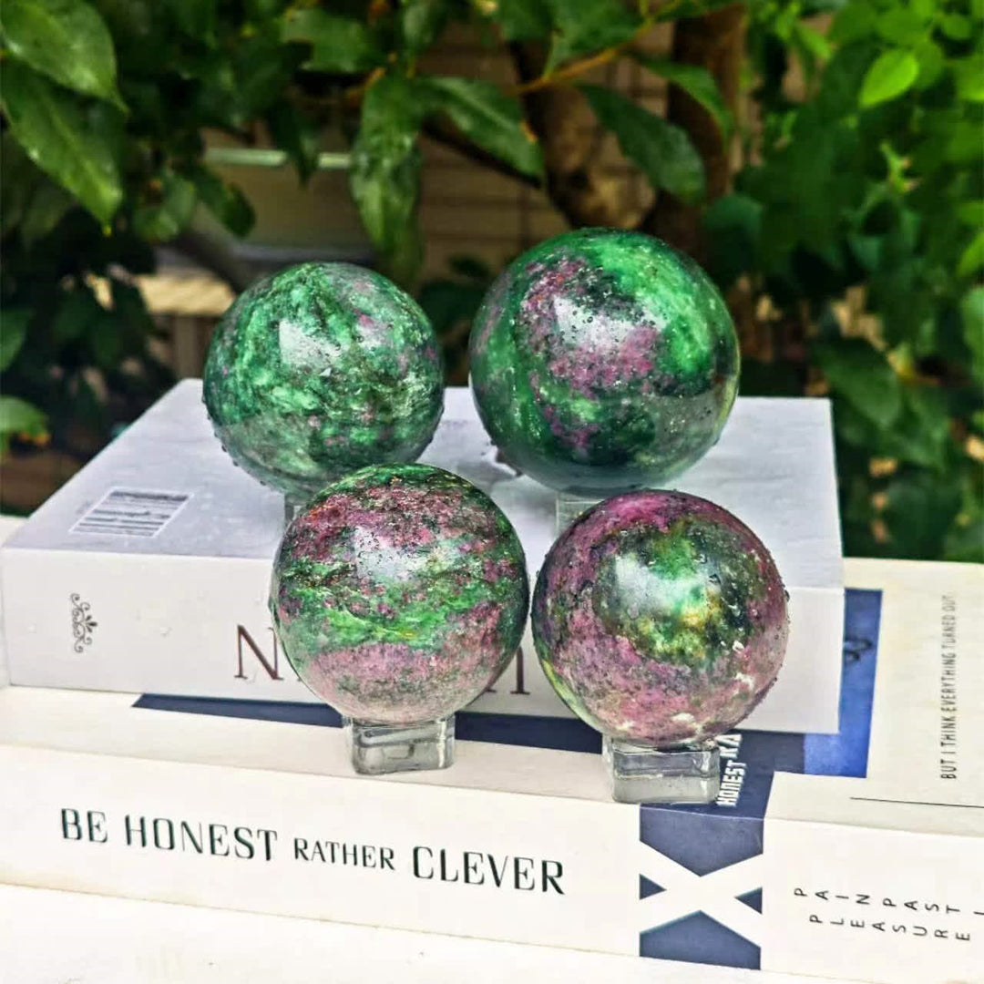 Sphère de cristal de rubis zoïsite naturel Olivenorma