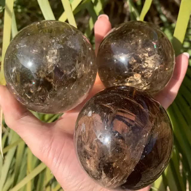 Sphère de cristal de quartz fumé naturel Olivenorma