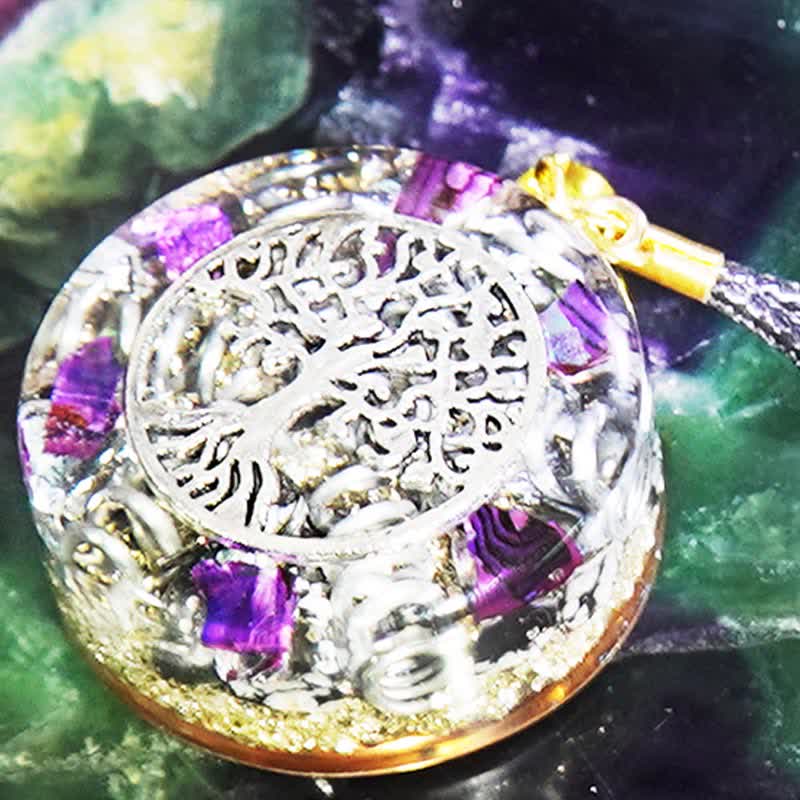 Collier d'orgone en hématite cristal clair et charoïte naturelle d'Olivenorma
