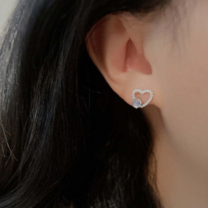 Boucles d'oreilles à tige rondes en pierre de lune en forme de cœur Olivenorma