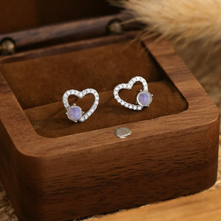 Boucles d'oreilles à tige rondes en pierre de lune en forme de cœur Olivenorma