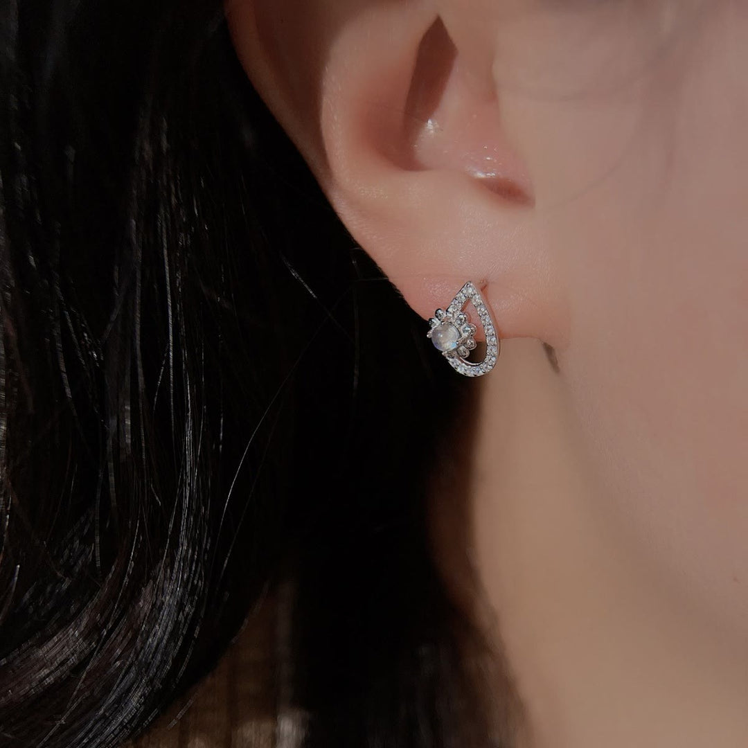 Boucles d'oreilles à tige rondes en pierre de lune en forme de goutte d'eau Olivenorma