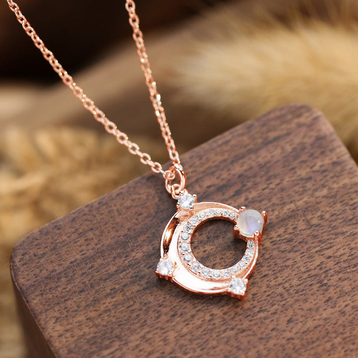 Collier avec pendentif croissant de lune en pierre de lune naturelle Olivenorma