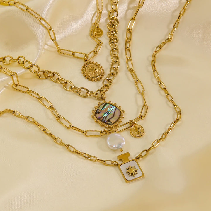 Collier avec pendentif en nacre naturelle de perles d'eau douce Olivenorma