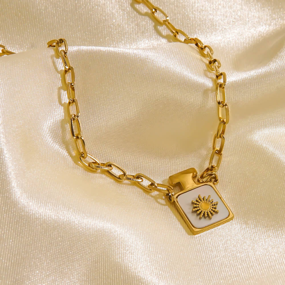 Collier avec pendentif en nacre naturelle de perles d'eau douce Olivenorma