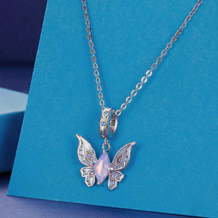 Collier en argent S925 avec breloque en opale en forme de papillon Olivenorma