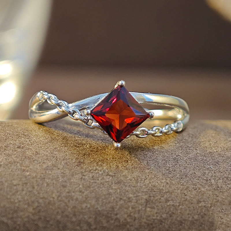 Bague en grenat naturel taille diamant Olivenorma