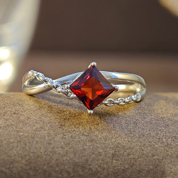 Bague en grenat naturel taille diamant Olivenorma