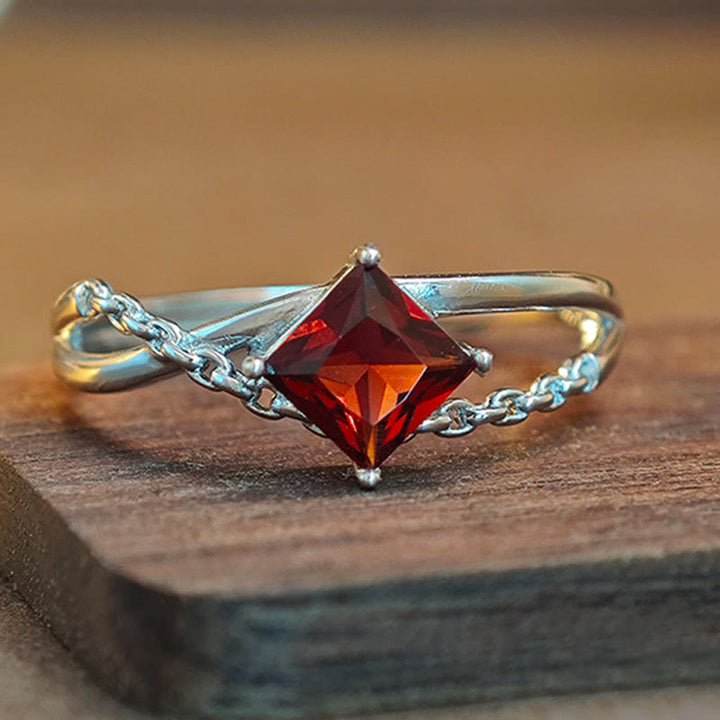 Bague en grenat naturel taille diamant Olivenorma