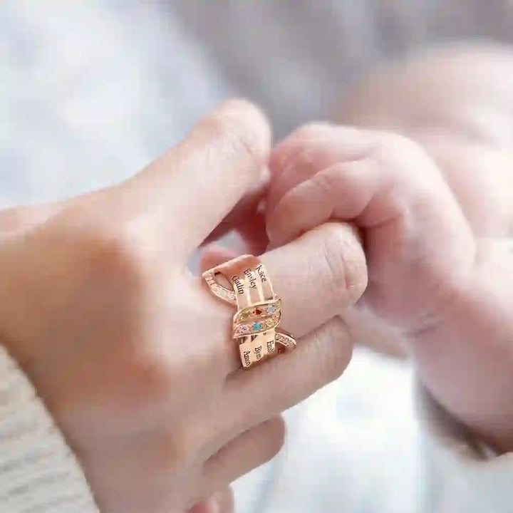Bague noeud ruban gravée avec noms personnalisés et pierres de naissance Olivenorma
