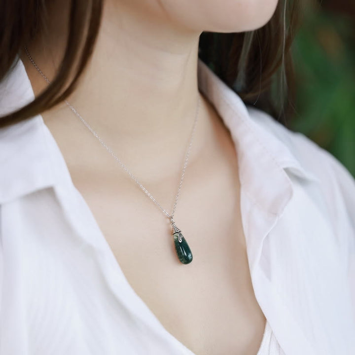 Collier avec pendentif en forme de goutte d'eau en agate mousse naturelle Olivenorma