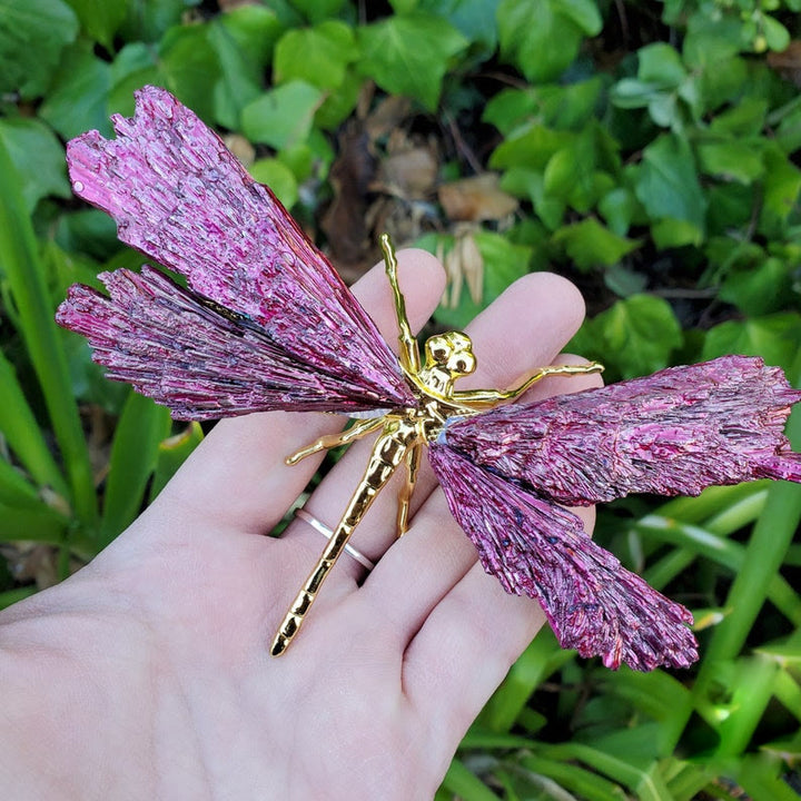 Décoration en pierre précieuse de libellule en tourmaline rose rouge électroplaquée Olivenorma