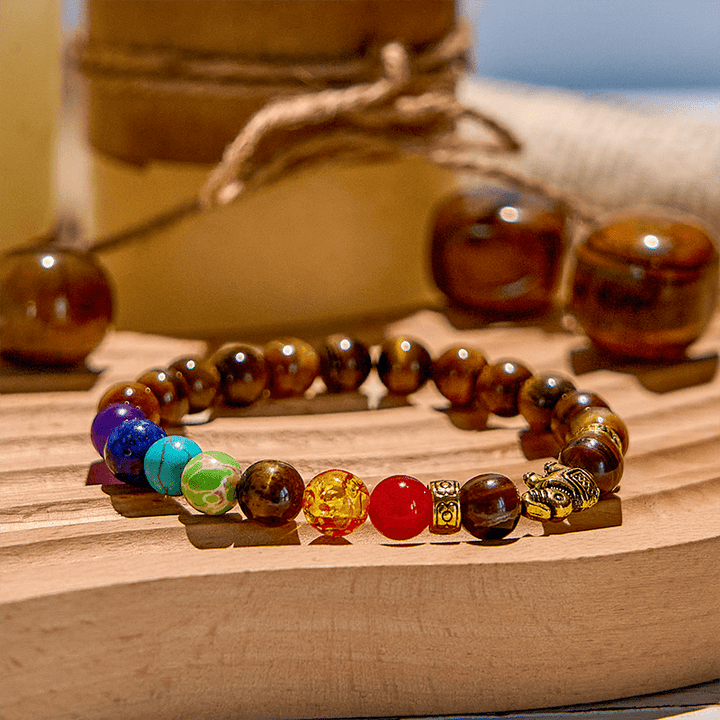Bracelet de perles avec pendentif éléphant œil de tigre et chakra Olivenorma