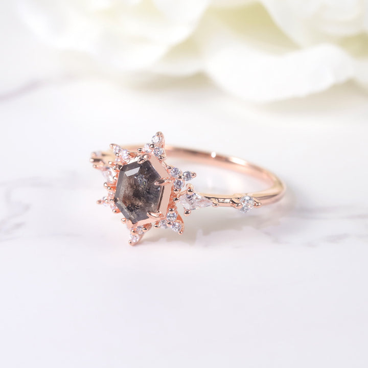 Bague de fiançailles en forme de flocon de neige en diamant Herkimer sel et poivre Olivenorma