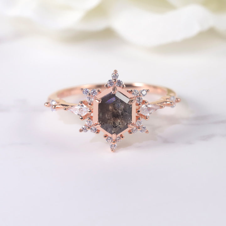 Bague de fiançailles en forme de flocon de neige en diamant Herkimer sel et poivre Olivenorma