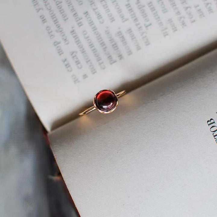 Bague rétro simple en pierre ronde avec grenat Olivenorma