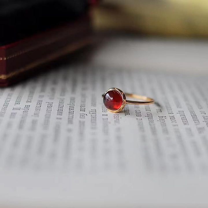 Bague rétro simple en pierre ronde avec grenat Olivenorma