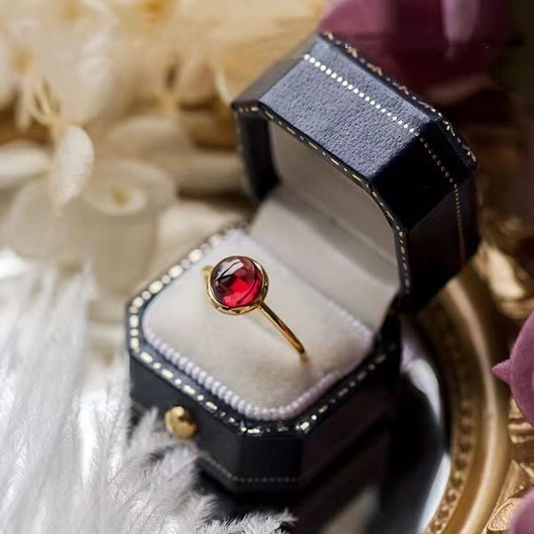 Bague rétro simple en pierre ronde avec grenat Olivenorma