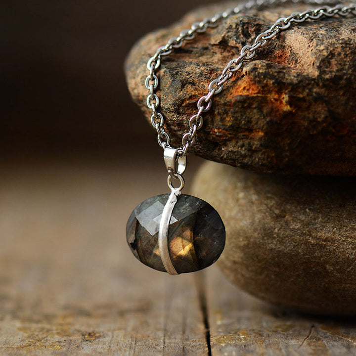 Collier avec pendentif en pierre naturelle ovale Olivenorma