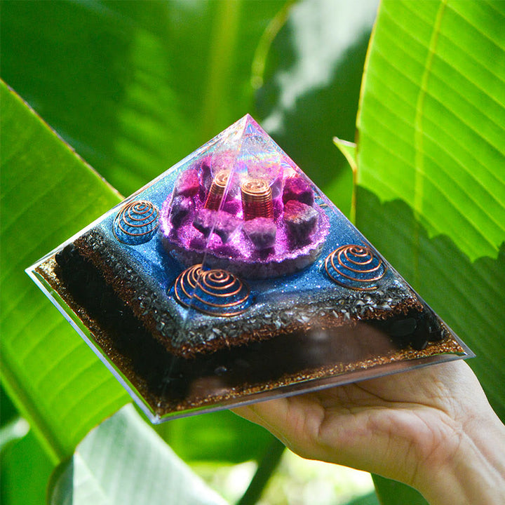 Pyramide d'orgone en obsidienne et améthyste « Sept étoiles » Olivenorma