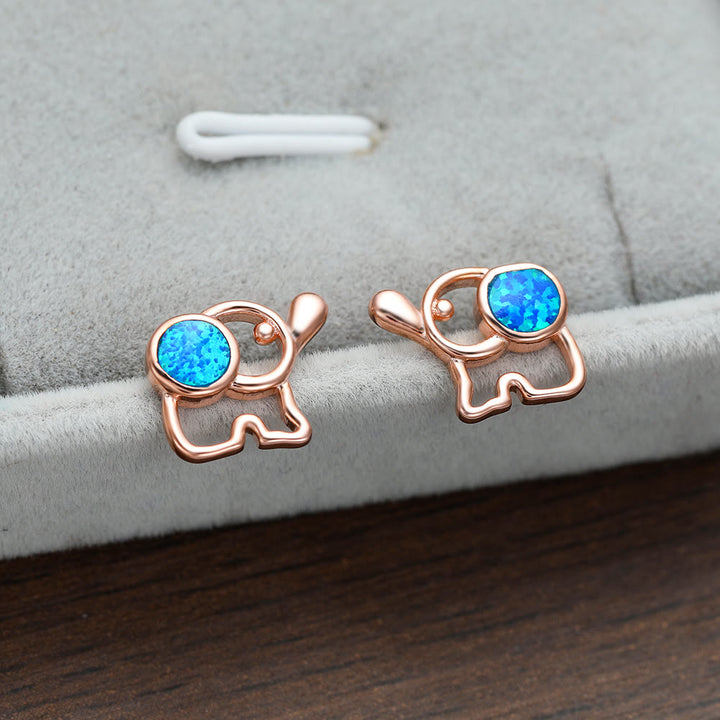 Boucles d'oreilles à tige en forme d'éléphant mignon avec opale bleu et blanc Olivenorma