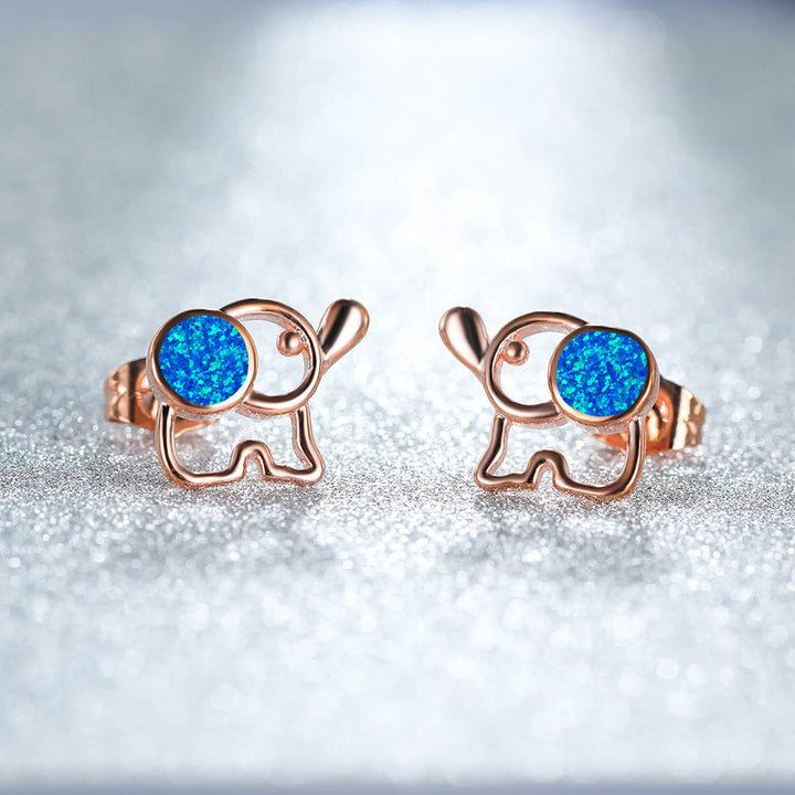 Boucles d'oreilles à tige en forme d'éléphant mignon avec opale bleu et blanc Olivenorma