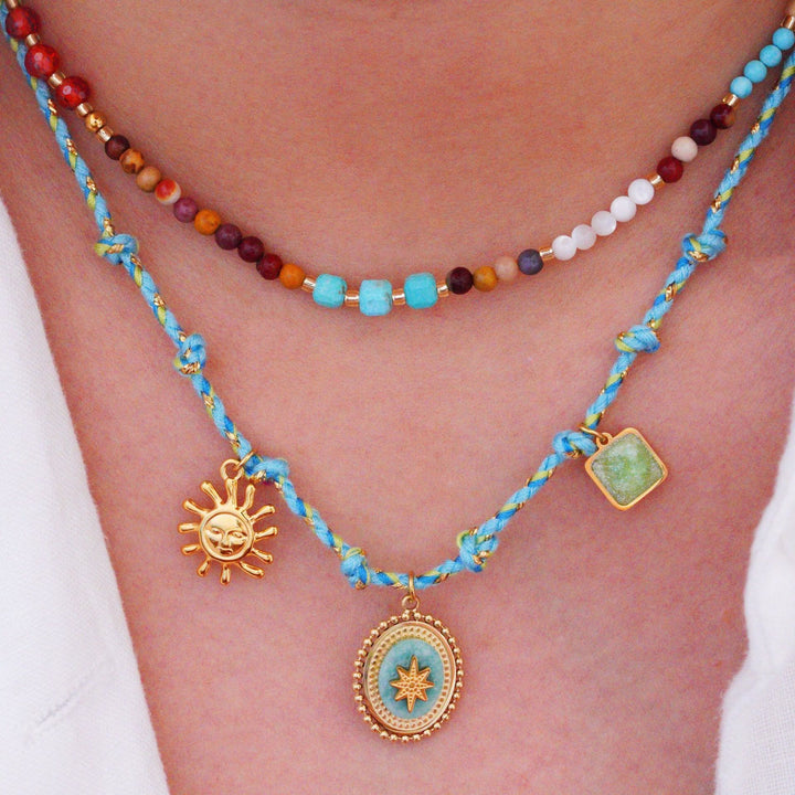 Collier pendentif en pierre naturelle tressée colorée Olivenorma