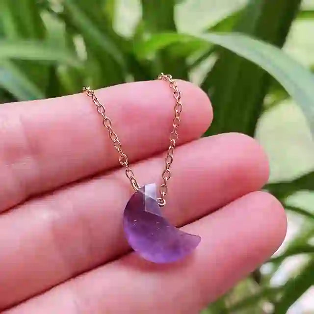 Collier Olivenorma en acier inoxydable avec cristal naturel taillé en lune