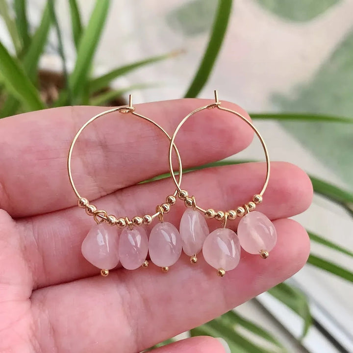 Boucles d'oreilles pendantes en acier titane et cristal concassé naturel Olivenorma