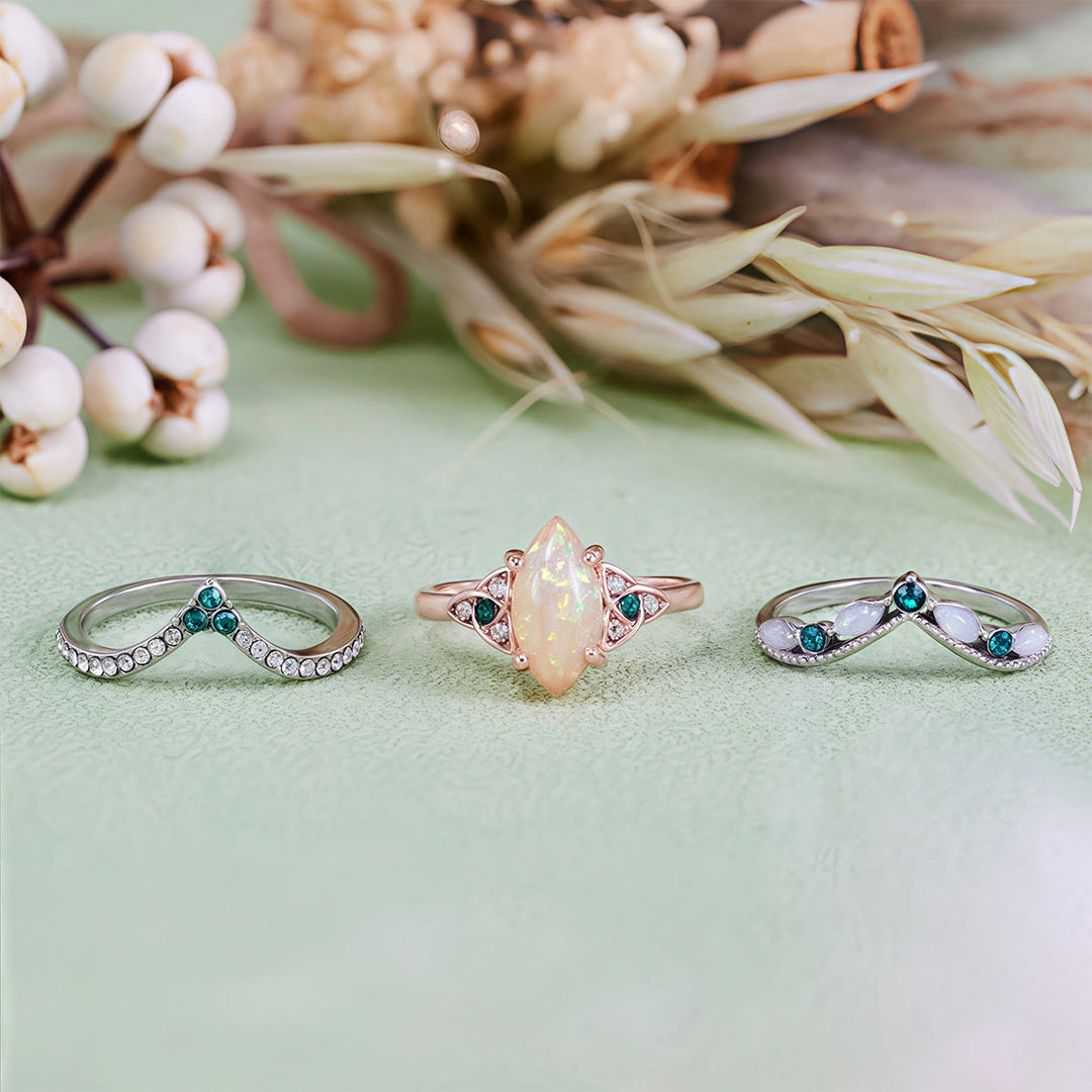 Ensemble de trois bagues vintage Olivenorma en opale et émeraude milgrain marquise