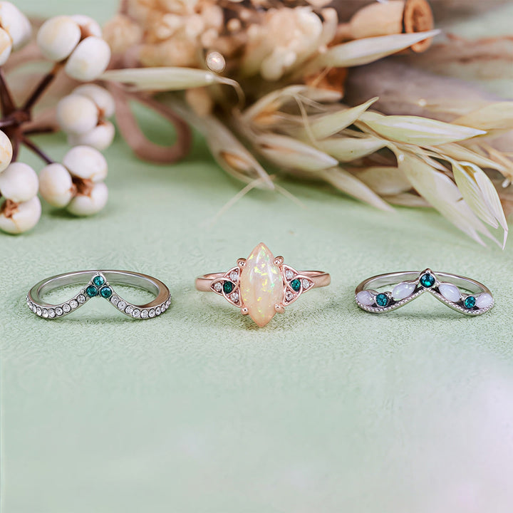 Ensemble de trois bagues vintage Olivenorma en opale et émeraude milgrain marquise