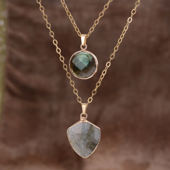 Collier avec pendentif double chaîne en pierre naturelle Olivenorma