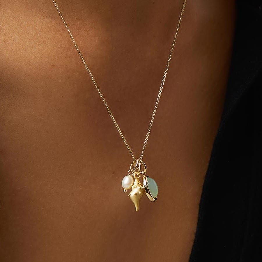 Collier pendentif conque en aventurine verte et perles d'eau douce Olivenorma