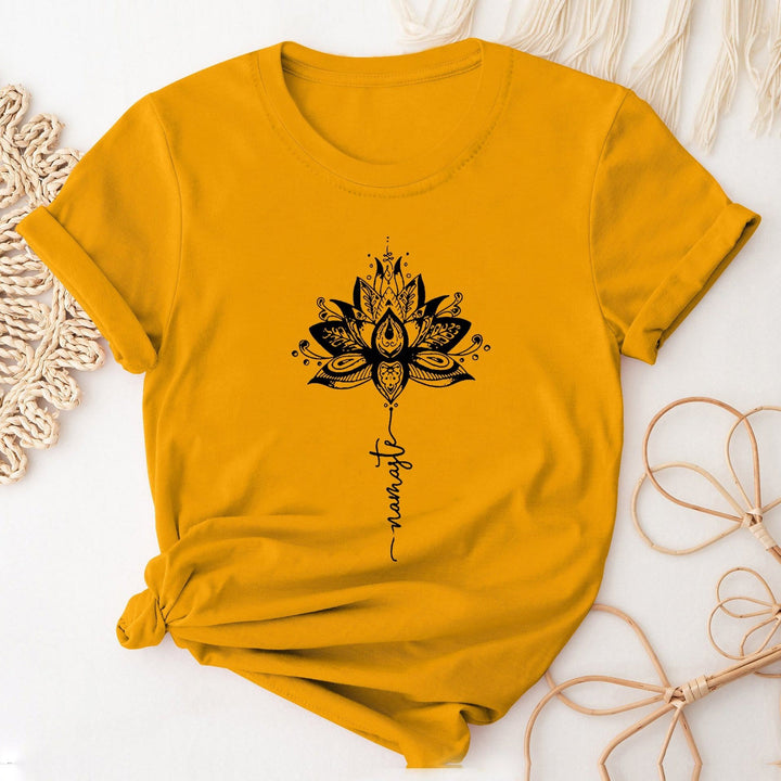 T-shirt ras du cou à manches courtes et imprimé lotus et lettres Olivenorma