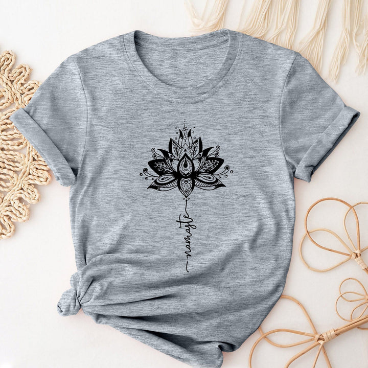 T-shirt ras du cou à manches courtes et imprimé lotus et lettres Olivenorma - Gris - 2XL - image 0