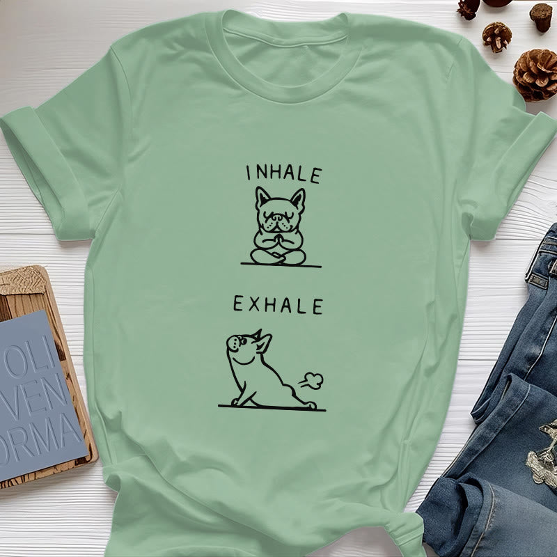 T-shirt humoristique et spirituel « Inspirer et expirer » avec le bulldog Olivenorma - Vert clair - 2XL - image 18