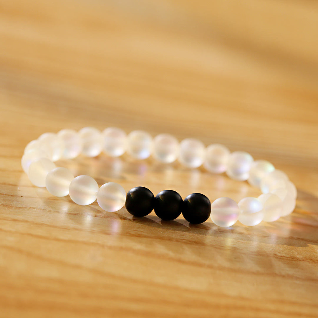 Bracelet extensible Olivenorma en pierre de lune et onyx noir Besties - 3 perles d'onyx noir + pierre de lune - image 4