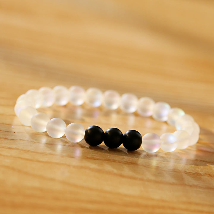 Bracelet extensible Olivenorma en pierre de lune et onyx noir Besties - 3 perles d'onyx noir + pierre de lune - image 4