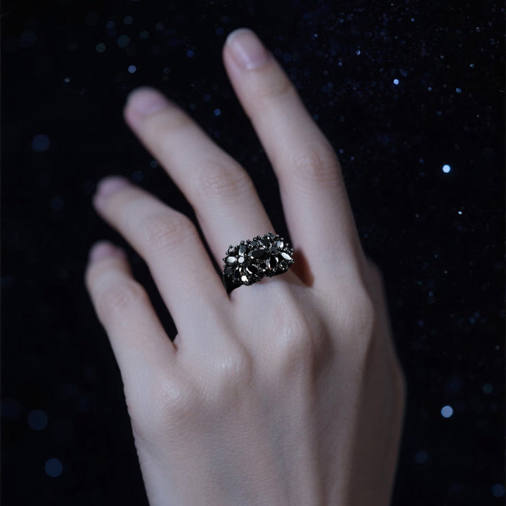 Bague florale en obsidienne Olivenorma Shadow de Cassiopeia - image 2