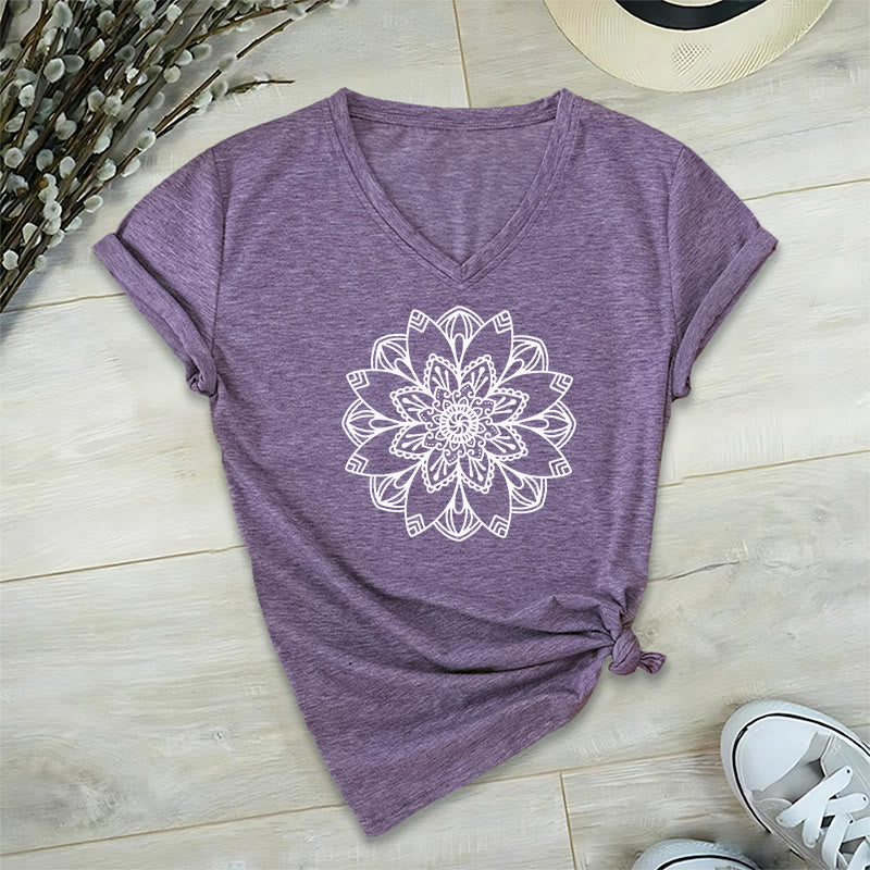 T-shirt à fleurs mandala Olivenorma , col en V, coupe classique, motif lotus spirituel - Violet - 2XL - image 20