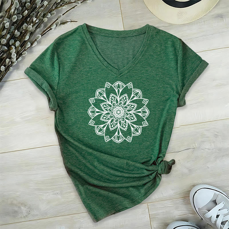 T-shirt à fleurs mandala Olivenorma , col en V, coupe classique, motif lotus spirituel - Vert - 2XL - image 18