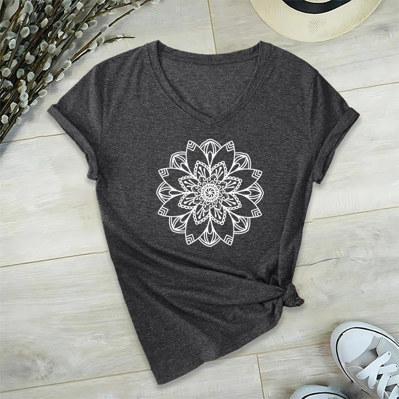 T-shirt à fleurs mandala Olivenorma , col en V, coupe classique, motif lotus spirituel - Gris - 2XL - image 24
