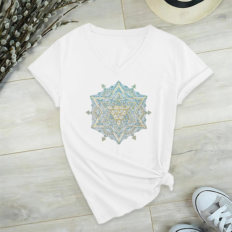 T-shirt col V avec symbole du cube de Olivenorma et géométrie sacrée. - Blanc - 2XL - image 13