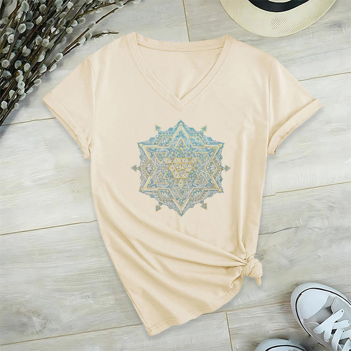 T-shirt col V avec symbole du cube de Olivenorma et géométrie sacrée. - Beige - 2XL - image 14